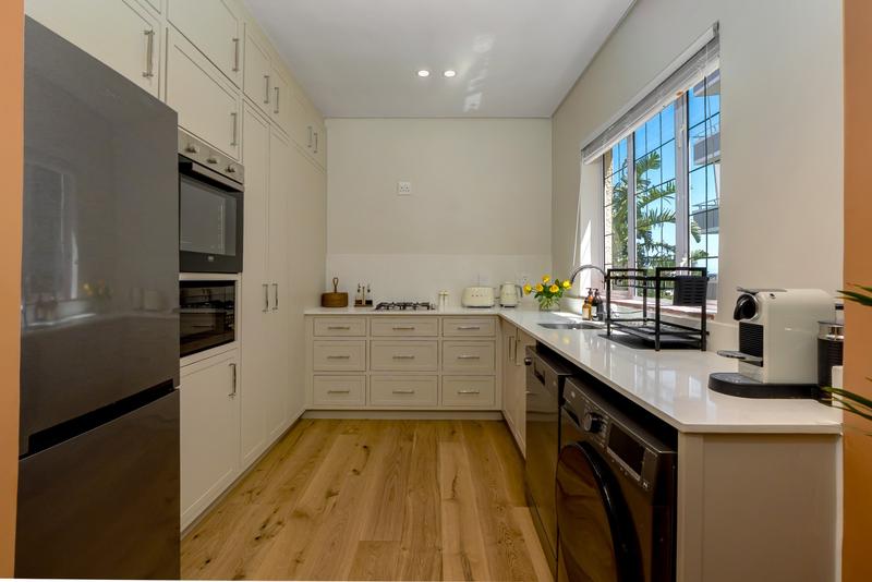 2 Bedroom Property for Sale in Sea Point Western Cape
